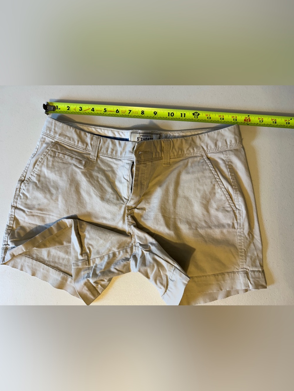 Old Navy Women's Light Khaki Chino Shorts
